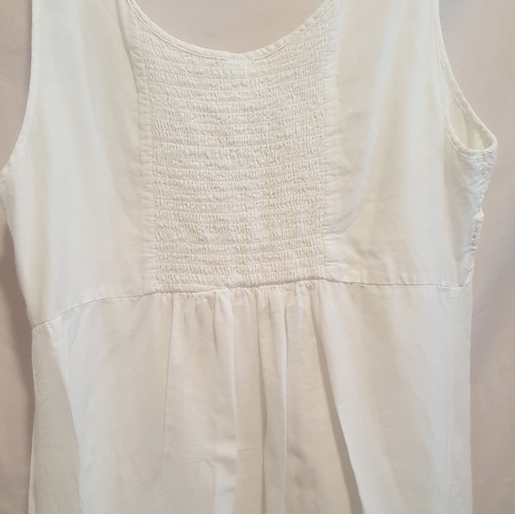 🌿🎉HP🎉 Old Navy White Eyelet Sleeveless Smocked Dress [MM]🌿 - Picture 4 of 8